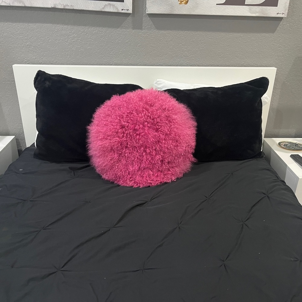 Z Gallery NWT Mongolian Pillow.